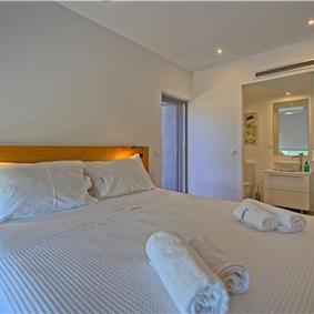 5 bedroom luxury villa with infinity pool, sea views and tennis court near Chania, sleeps 10